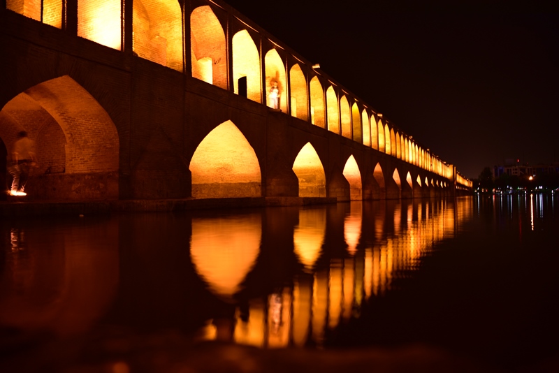 Broen om aftenen i Isfahan