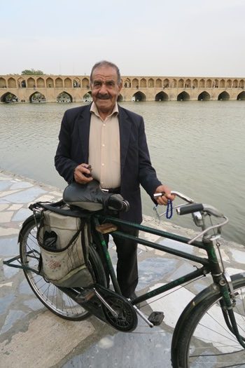 Ældre mand som gerne ville fotograferes i Isfahan
