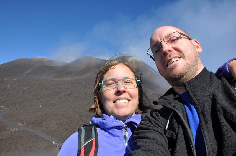 Two Danes On Tour på toppen af Etna