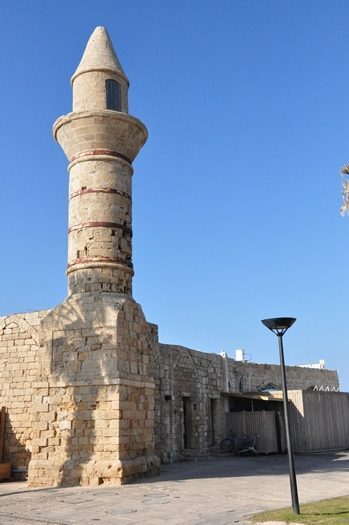 En gammel minaret i Caesarea
