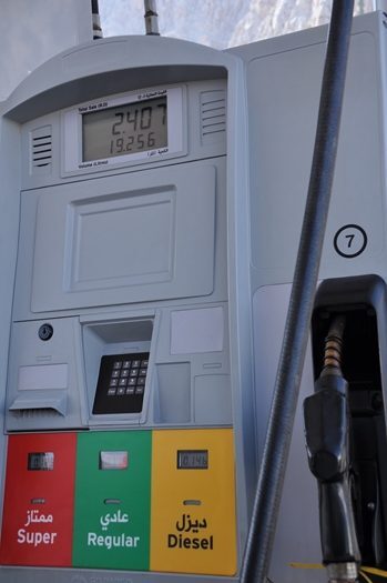 Tankstation i Oman med billige benzinpriser