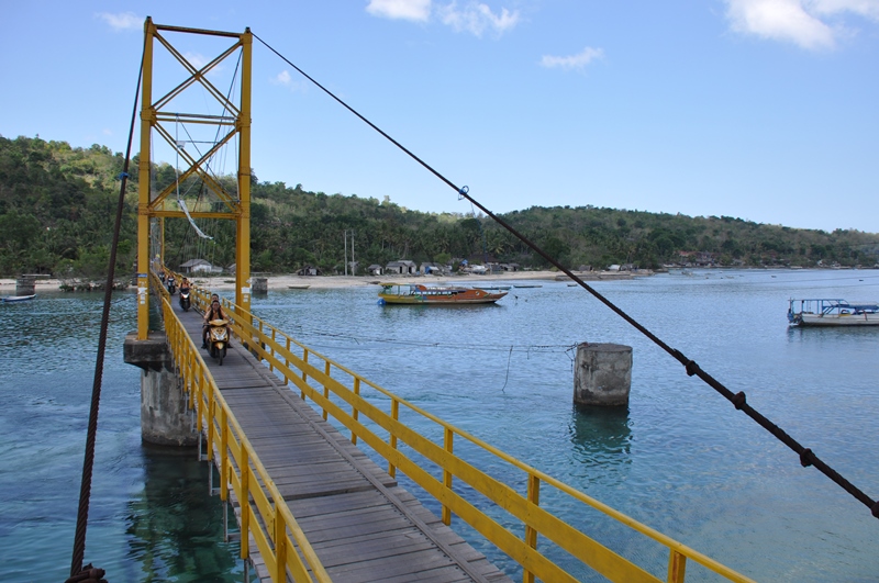 Broen mellem Nusa Penida og Nusa Lembongan