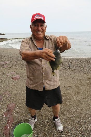 Pepe med hans første fisk
