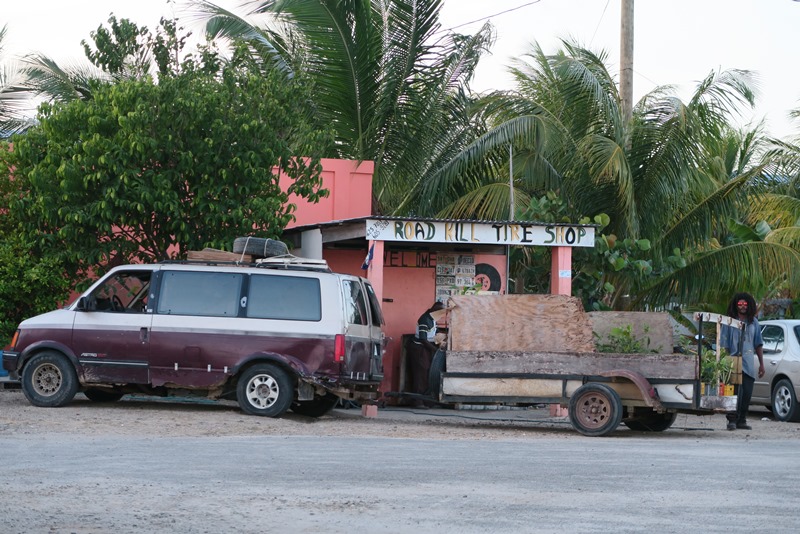 Road Kill Tire Shop i Belize