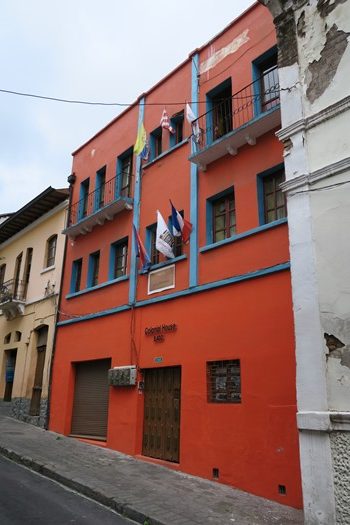 Hostlet Colonial House