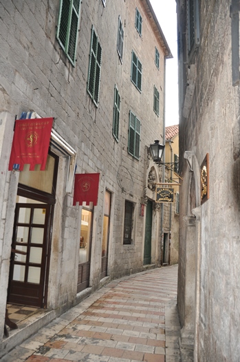 Smalle gader i Kotor i Montenegro