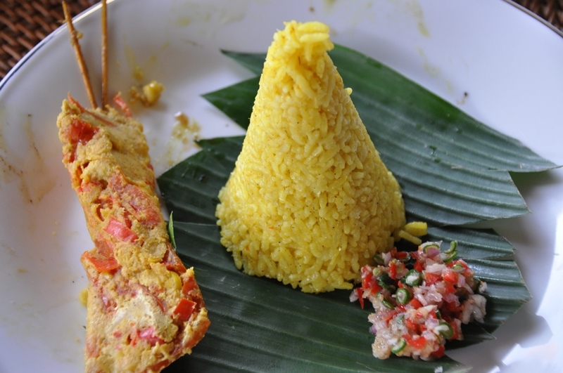 Tun yellow rice og sambal