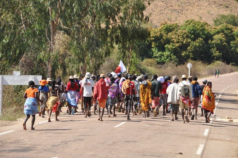 Folkemængde til Famadihana i Madagaskar