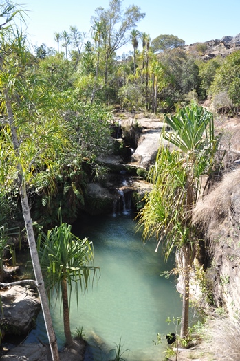 Lille vandfald i Isalo Nationalpark i Madagaskar