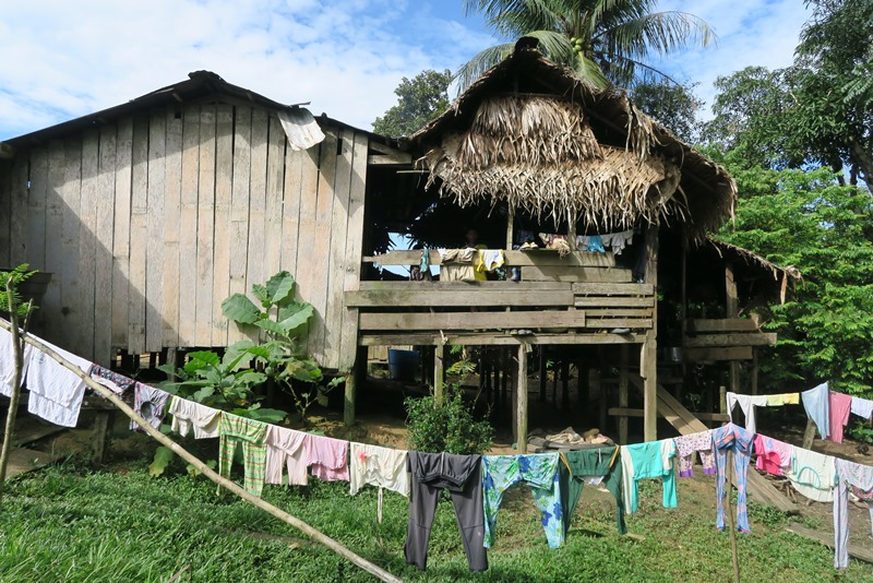 Don Victor og Hans' hus i San Martín, Amazonas, Colombia