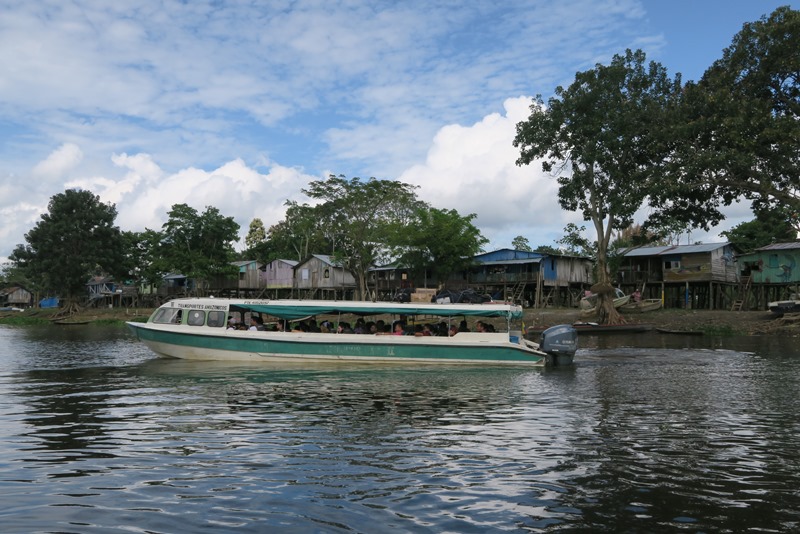 Junglefærgen fra Leticia til Puerto Nariño, Amazonas, Colombia