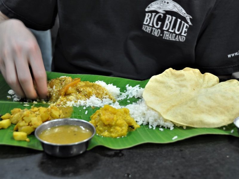 Lækker thali serveret på bananblad
