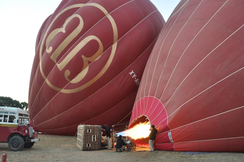 Klar til Balloons over Bagan, Myanmar