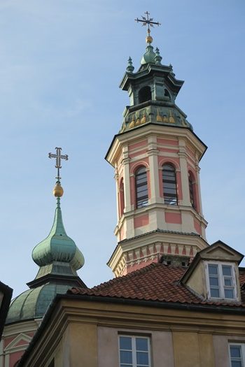 Tårne og spir i den gamle bydel af Warszawa