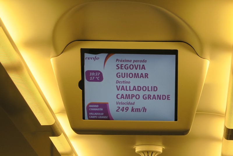 Vi var imponerede over hastigheden på toget til Segovia, Spanien