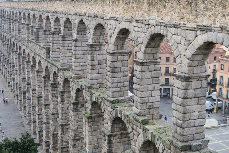 Akvædukten lidt fra oven, Segovia, Spanien