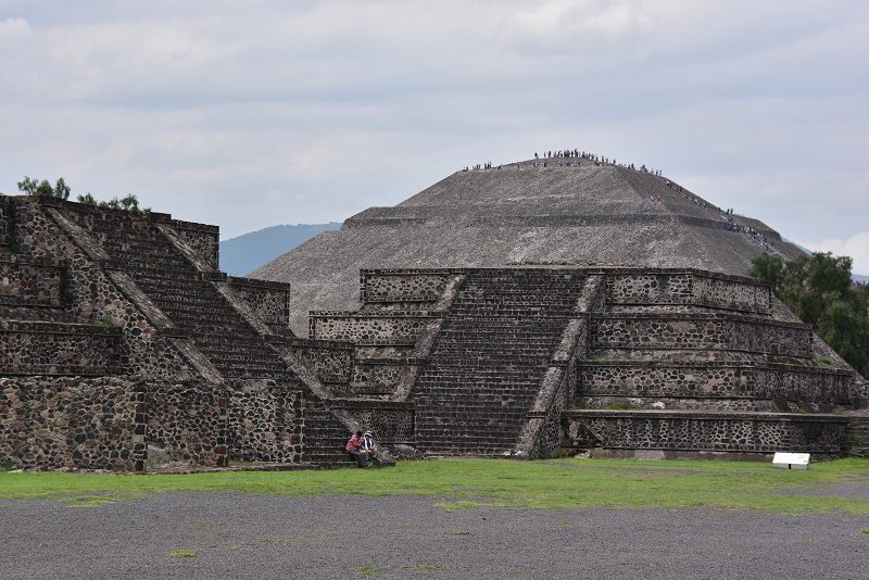 Solen ved Teotihuacan, Mexico