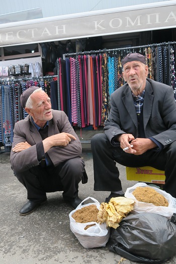 Tobakssælgere i den gamle Bazar, Skopje, Nordmakedonien