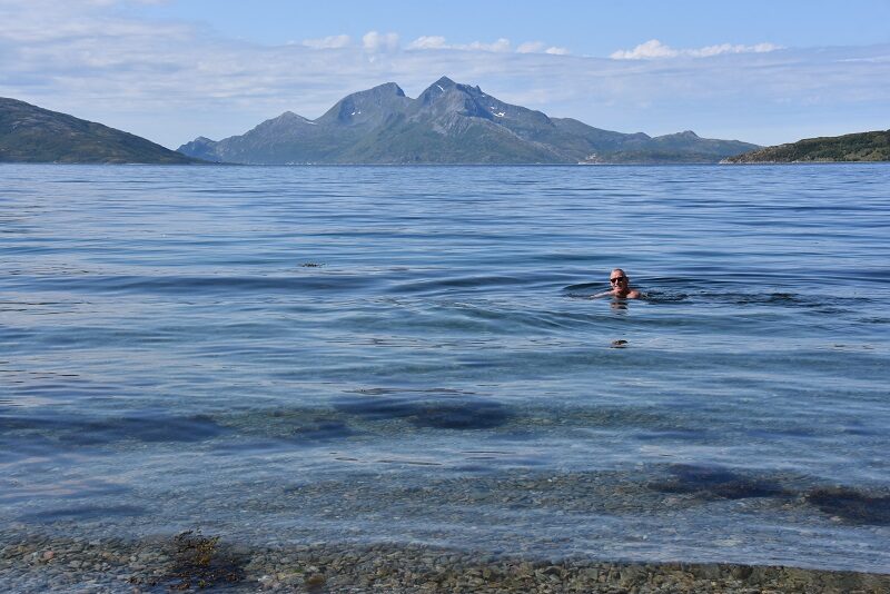 Finn bader ved Kvaløya