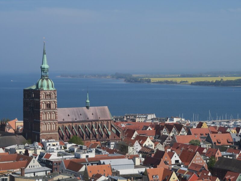 Smukke Stralsund og Rügen i baggrunden, Tyskland