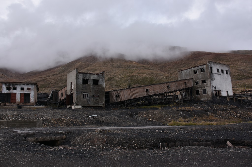 På rundtur i spøgelsesbyen Pyramiden