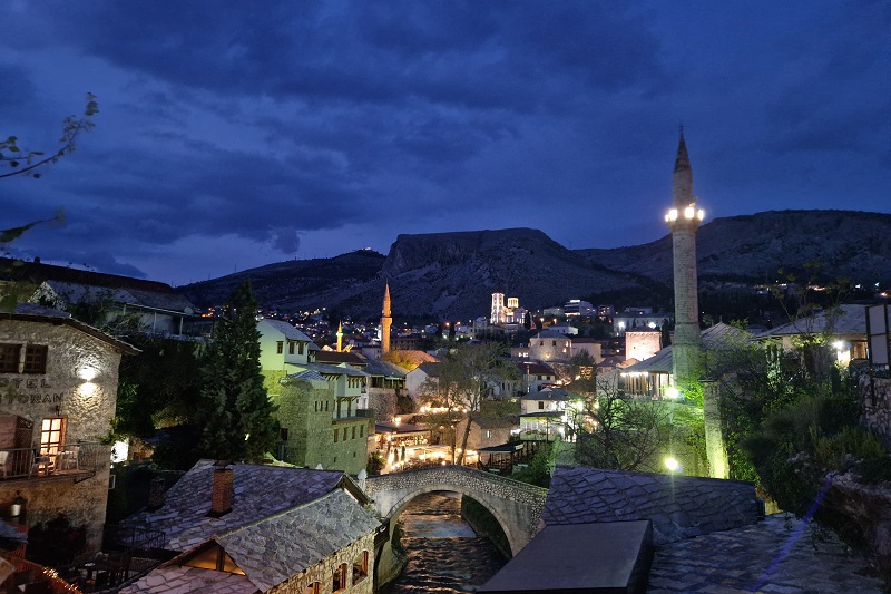 Mostar by night, Bosnien