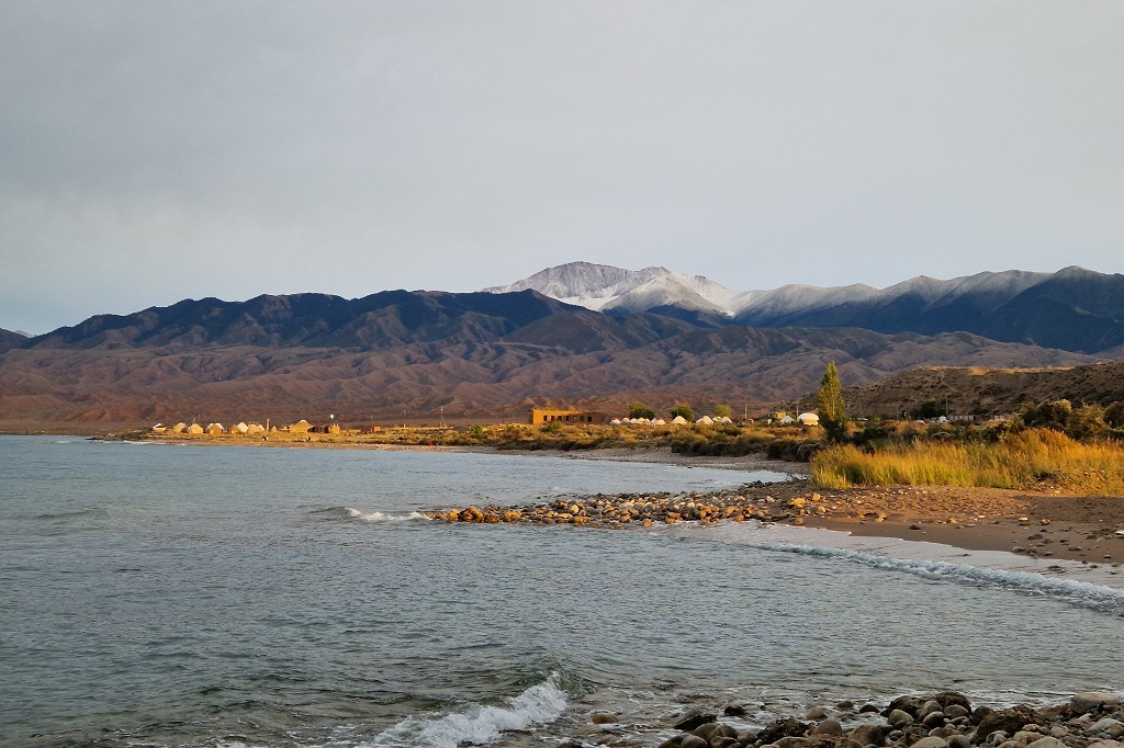 Syd om Issyk-Kul Lake